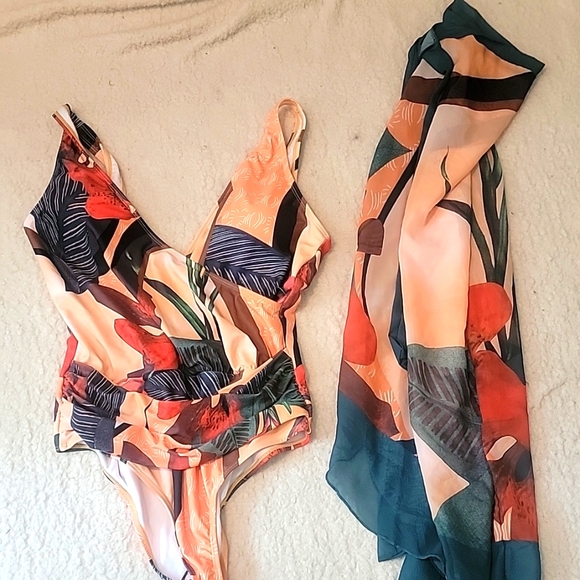 New One piece with matching wrap - Picture 3 of 9